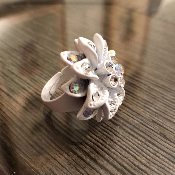 Vintage White Flower Enamel & Rhinestone Adjustable Ring - Picture 3 of 15